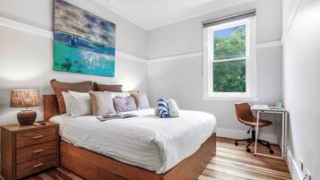 2 bedrooms, desk, iron/ironing board, WiFi