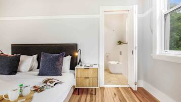 2 bedrooms, desk, iron/ironing board, WiFi