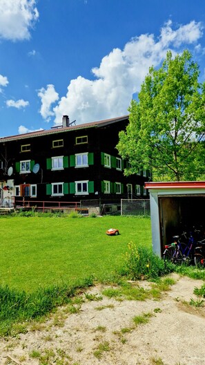 Exterior - Quaint farmhouse in the countryside with its own garden, 10 beds (Weitnau)