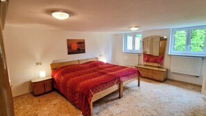 5 bedrooms, iron/ironing board, travel cot, free WiFi