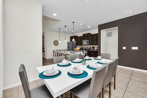 Dining - New Listing! Windsor At Westside Resort, 8mi to Disney & 15mi to Universal - FS370903 (Kissimmee)