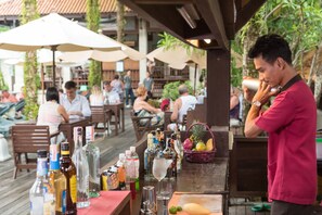 Bar accanto alla piscina
