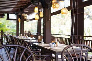 包含每日自助早餐