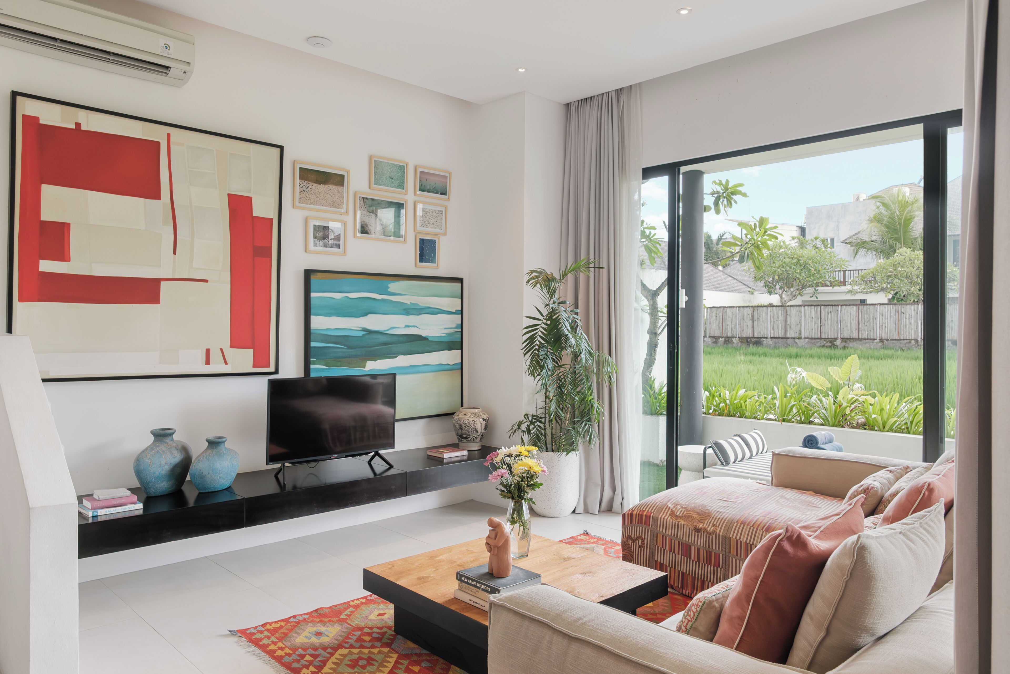 Villa exclusiva | Área de sala de estar | Televisión de pantalla plana, Netflix y servicios de streaming 