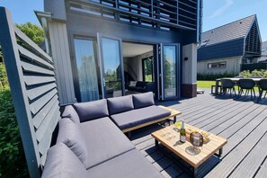 Outdoor dining - Water Villa in Balk with Lake Access (Balk)