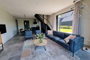 Smart TV - Water Villa in Balk with Lake Access (Balk)