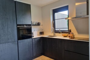 Kühlschrank, Ofen, Herdplatte, Geschirrspüler