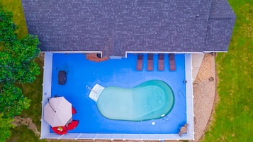 Utomhuspool och uppvÀrmd pool