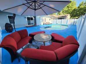 Utendørsbasseng og et oppvarmet basseng