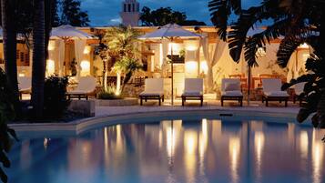 Outdoor pool, pool umbrellas, sun loungers