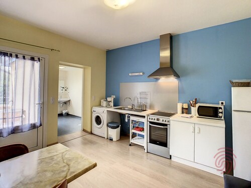 Ground Floor, A/C, Accessible F2 Apartment with Terrace in Lamalou les Bains, 300m from Spa