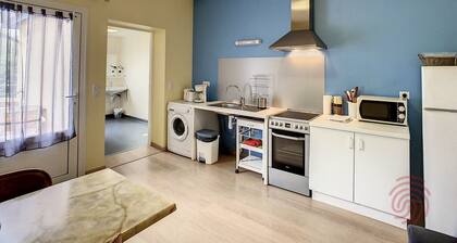 Ground Floor, A/C, Accessible F2 Apartment with Terrace in Lamalou les Bains, 300m from Spa