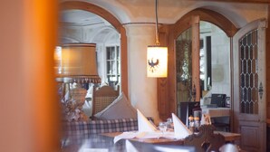 Lunch and dinner served - Hotel Schwarzer Adler (Tannheim)
