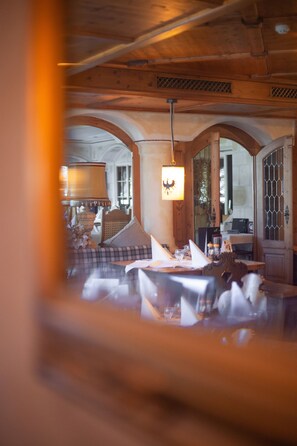 Spécialités Cuisine locale et internationale