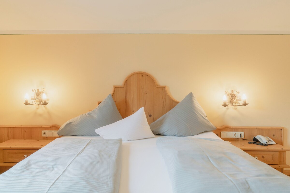 Ropa de cama hipoalergénica y minibar 