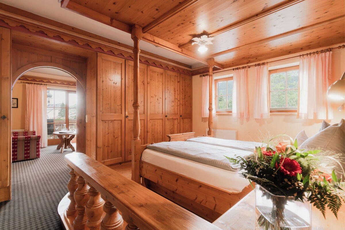 Premium Double Room | Hypo-allergenic bedding available, minibar, in-room safe, desk