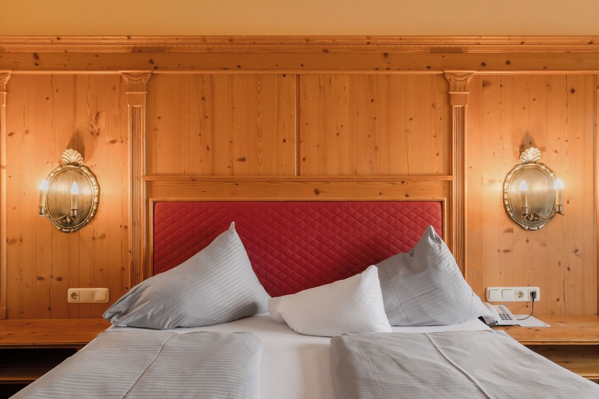 Hypo-allergenic bedding available, minibar, in-room safe, desk