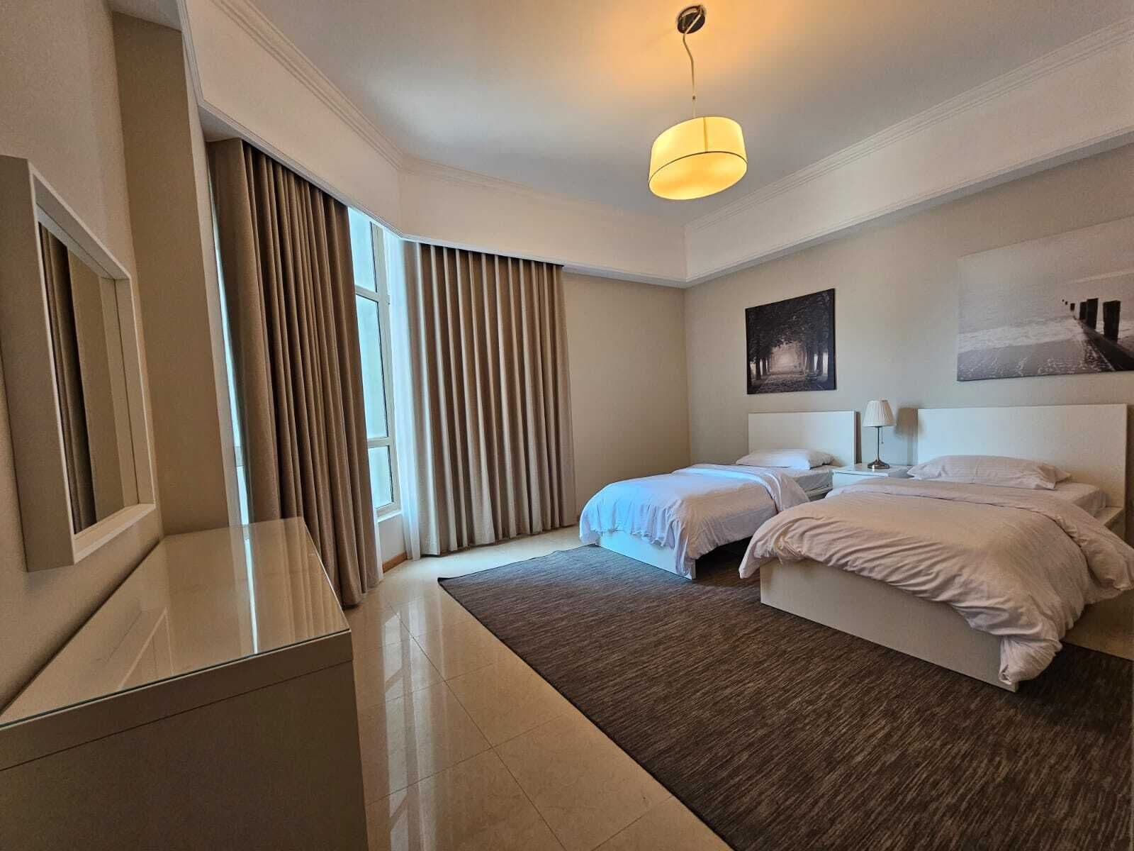 房內夾萬、書桌、隔音、熨斗/熨衫板