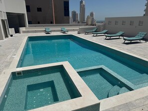 Seasonal outdoor pool - Al Faris Suite 2 (Manama)