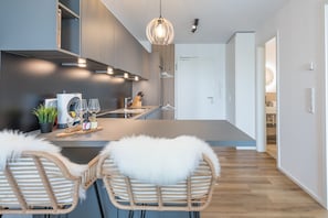 Kühlschrank, Ofen, Herdplatte, Geschirrspüler