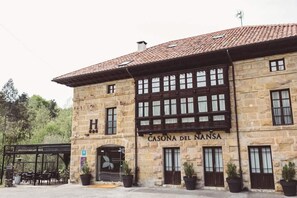 Façana frontal de l'allotjament