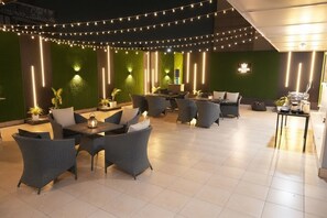 Terrace/patio - Hotel Royal Saffron By Majesta Stays (New Delhi)