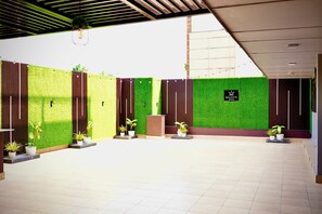 Terrace/patio - Hotel Royal Saffron By Majesta Stays (New Delhi)