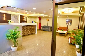 Reception - Hotel Royal Saffron By Majesta Stays (New Delhi)