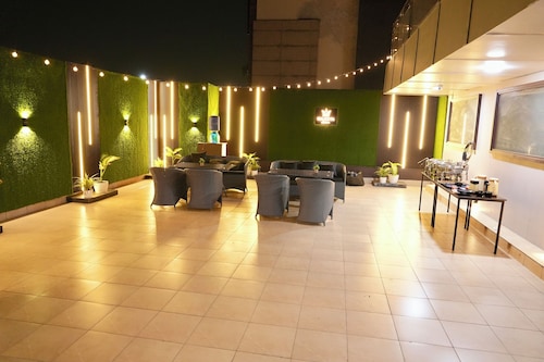 Hotel Royal Saffron By Majesta Stays