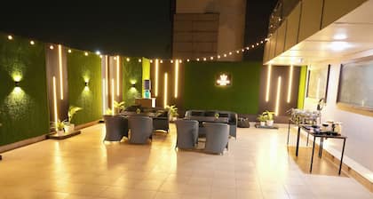 Hotel Royal Saffron By Majesta Stays