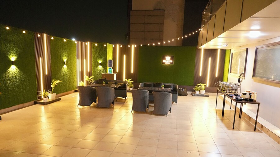 Hotel Royal Saffron By Majesta Stays