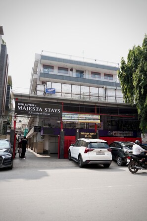 Exterior - Hotel Royal Saffron By Majesta Stays (New Delhi)
