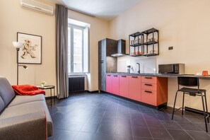 TV - GuestHost - Mazz & Panell - Panella Apartment (Napoli)