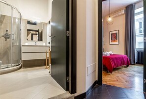 1 slaapkamer, een strijkplank/strijkijzer, wifi, beddengoed