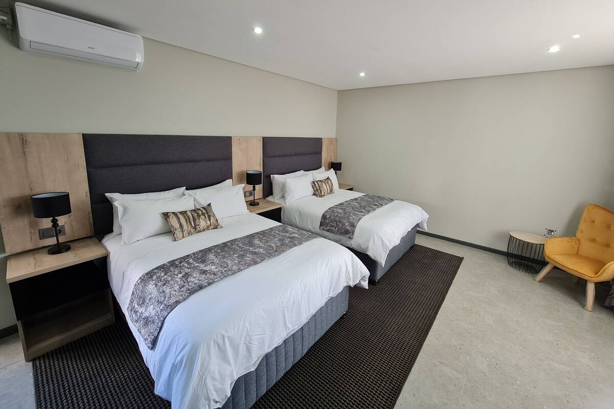 Deluxe Double or Twin Room | In-room safe, iron/ironing board (on request), free WiFi, bed sheets