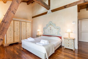1 habitación, tabla de planchar con plancha, internet y ropa de cama 