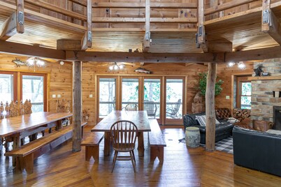 15 Bedroom, Hot tub, Put Put, Pond, Pool Table