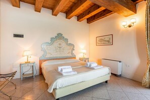 1 habitación, tabla de planchar con plancha y internet 