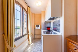 Fridge, microwave, dishwasher