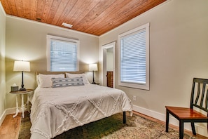 5 bedrooms, travel cot, free WiFi, bed sheets