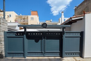 Front of property - Casa d Irene near airport beach (Spata-Artemida)