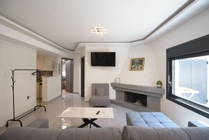 Family Apartment | Living area | 32-inch Smart TV with cable channels