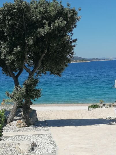 Newly built mobile home by the sea with large terrace