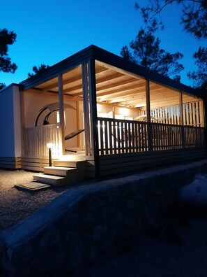 Exterior - Newly built mobile home by the sea with large terrace (Drage)