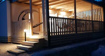 Neu errichtetes Mobile Home am Meer mit groĂer Terrasse