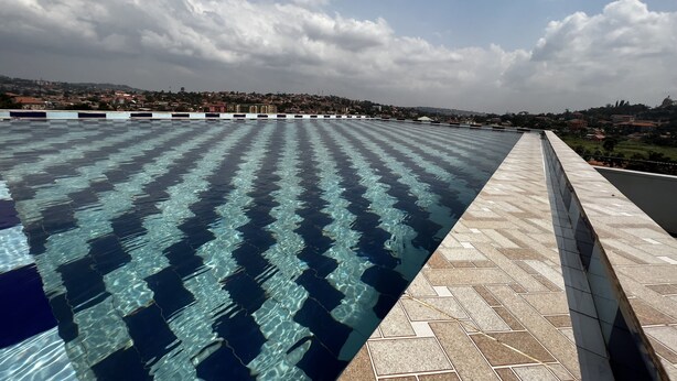 Una piscina cubierta