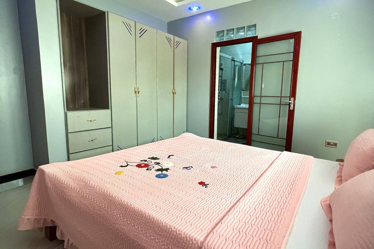 2 bedrooms, blackout curtains, soundproofing, free WiFi