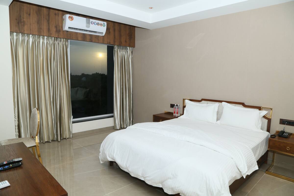 Kamar Double Eksekutif | Bantalan ekstra lembut, meja kerja, dan Wi-Fi gratis