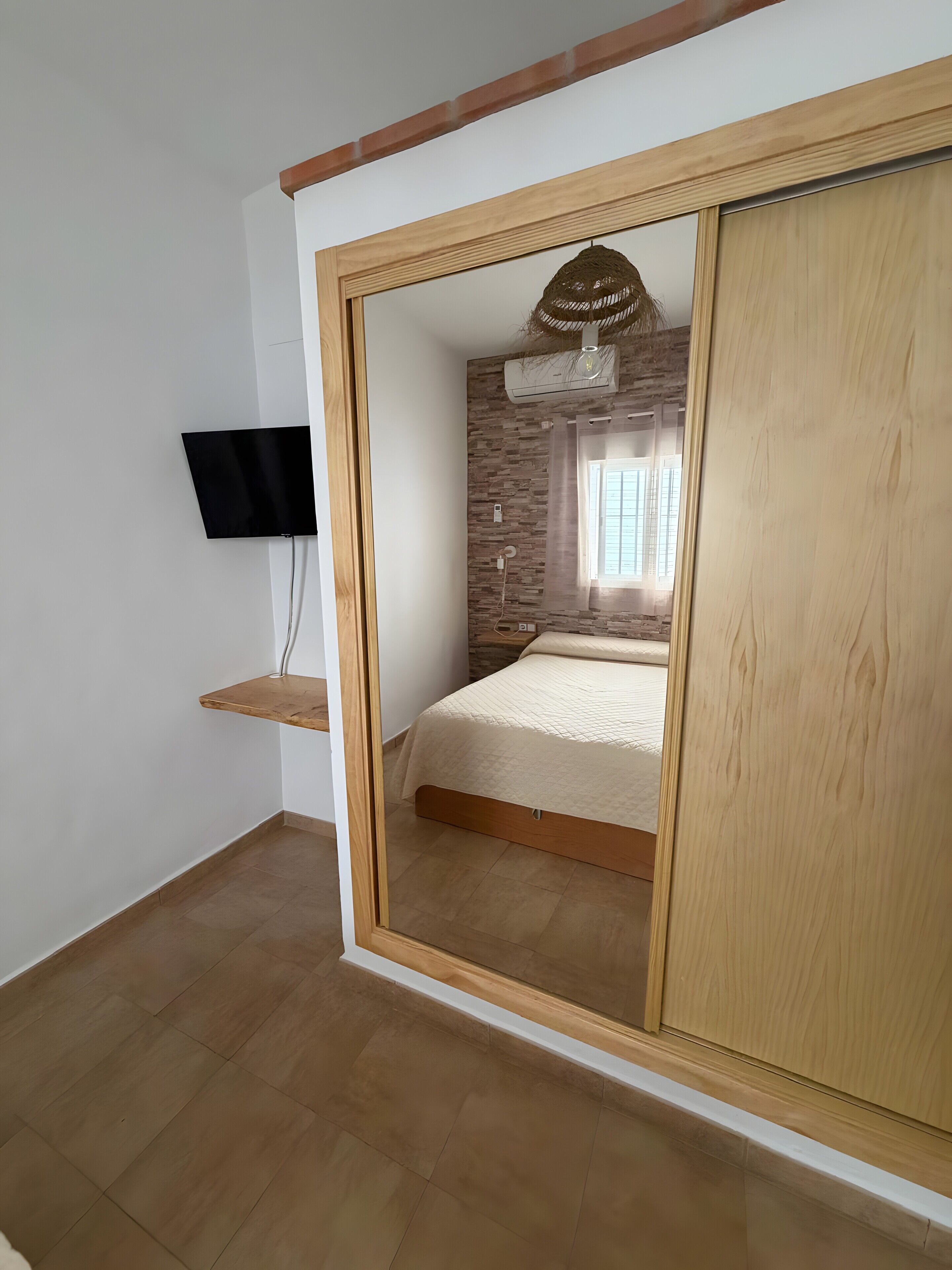 4 slaapkamers, een strijkplank/strijkijzer, gratis wifi, beddengoed