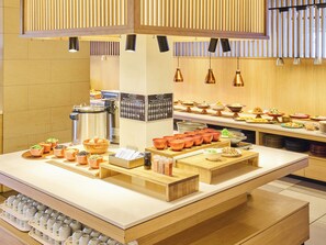 Daily buffet breakfast (JPY 2200 per person) - CHISUN PREMIUM Kyoto Kujo (Kyoto)